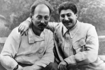 Иосиф Сталин (справа) и Феликс Дзержинский (слева)