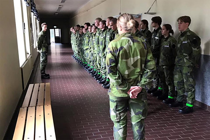 Военным в Швейцарии разрешат носить женское белье