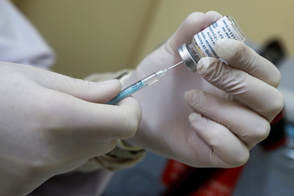 Великобритания сообщила о десятках случаев тромбоза после вакцинации AstraZeneca