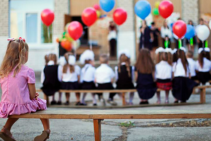 Директор российской школы приказала детям нарядиться и устроить ей праздник