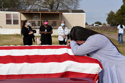 В США начнут раздавать по 9 тысяч долларов на похороны
