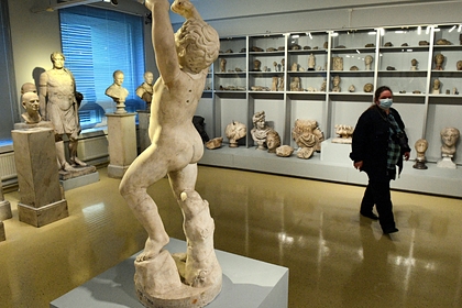Эрмитаж получил жалобу о развратном влиянии обнаженных скульптур на детей