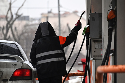 С владельцев заправок потребовали объяснений о росте цен на бензин
