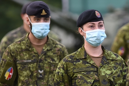Канада приостановила военную миссию на Украине