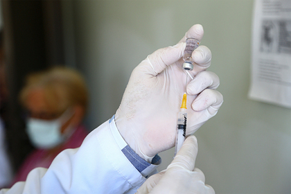 На последствия вакцинации от COVID-19 пожаловались более тысячи украинцев