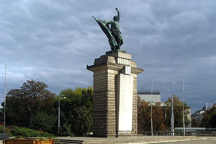 В России завели дело за осквернение памятника красноармейцам в Чехии