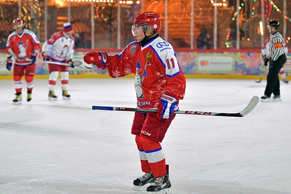 Путин сделал хет-трик за десять минут в матче Ночной хоккейной лиги