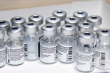 Девушка по ошибке получила сразу шесть доз вакцины от COVID-19