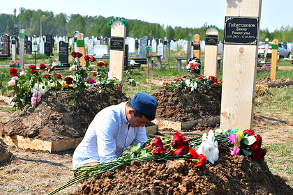 В Татарстане похоронили восьмерых жертв массового убийства в школе