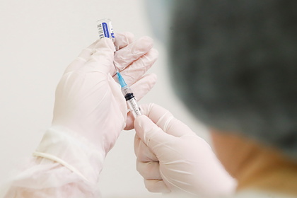 Эпидемиолог связал низкие темпы вакцинации в России с антипрививочниками