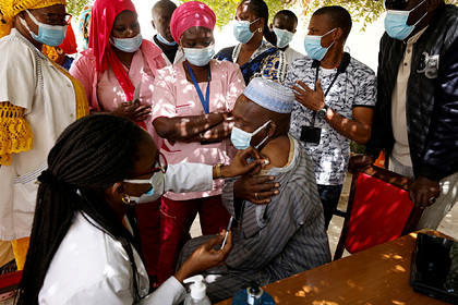 ВОЗ потребовала делиться вакцинами от коронавируса с бедными странами