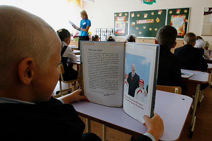 В белорусские школы вернули должность военрука