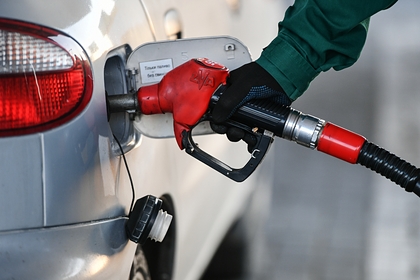 Цена на бензин в России приблизилась к рекорду