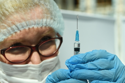 Ученый посоветовал забыть о «чипировании» и призвал россиян вакцинироваться