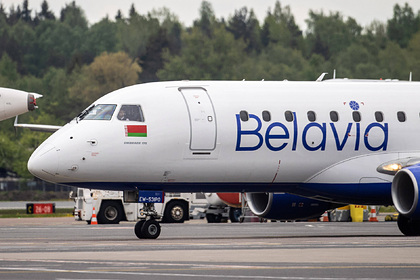 Резко изменивший курс самолет «Белавиа» приземлился в Москве