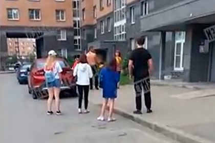 Россиянка обрызгала девочку из перцового баллона из-за карусели