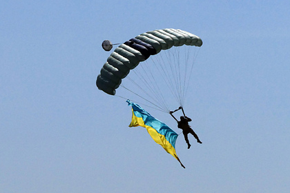 Украинские парашютисты станцуют в небе гопак в честь Дня независимости