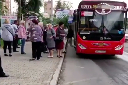Российские водители автобусов высадили пассажиров из-за намаза