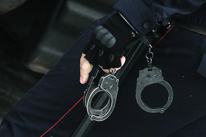 ФСБ задержала полицейских за вынос из подпольного казино еды и алкоголя