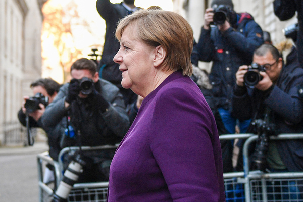 «Меркель оставляет после себя бедлам»