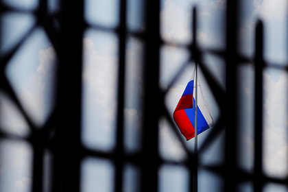 Посольство России оценило возможный отказ привитым «Спутником V» во въезде в США