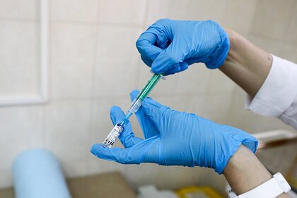 В Госдуме призвали иначе доносить до людей важность прививок от коронавируса