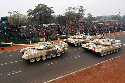 Индия произведет 700 тысяч АК-203 и купит 400 танков Т-90