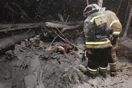 На месте крушения Ан-12 нашли тела шестерых погибших