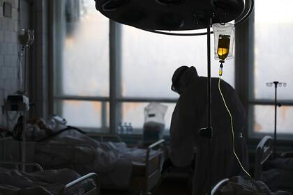 Главврачи ковид-больниц позвали антиваксеров на экскурсии в реанимации и морги