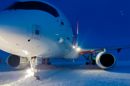 Sukhoi Superjet выкатился за пределы взлетно-посадочной полосы в Норильске