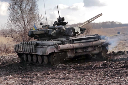 Украинские военные провели танковые учения со стрельбами в Донбассе