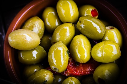 Россиянам объяснили разницу между оливками и маслинами