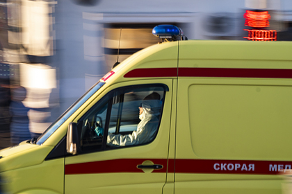 Из-за выезда автомобиля на перрон российского автовокзала погиб человек