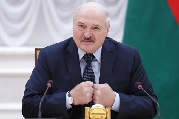 Лукашенко рассказал о соревновании сына с Путиным в стрельбе