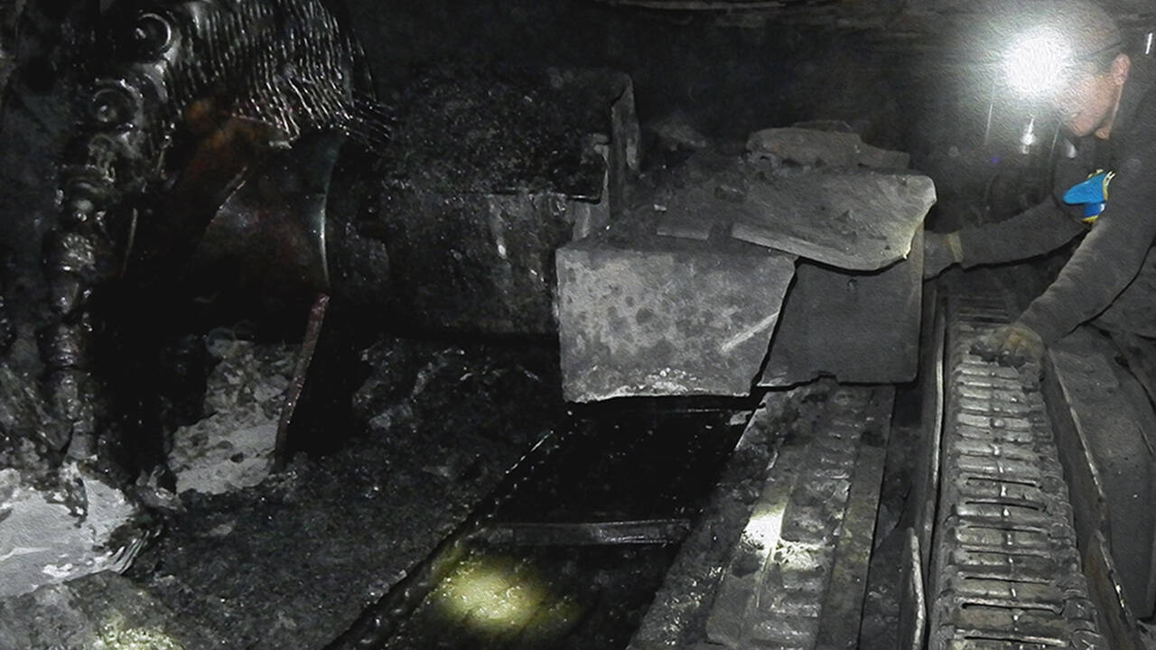 Львовские шахтеры отказались подниматься на поверхность из-за долгов по зарплате
