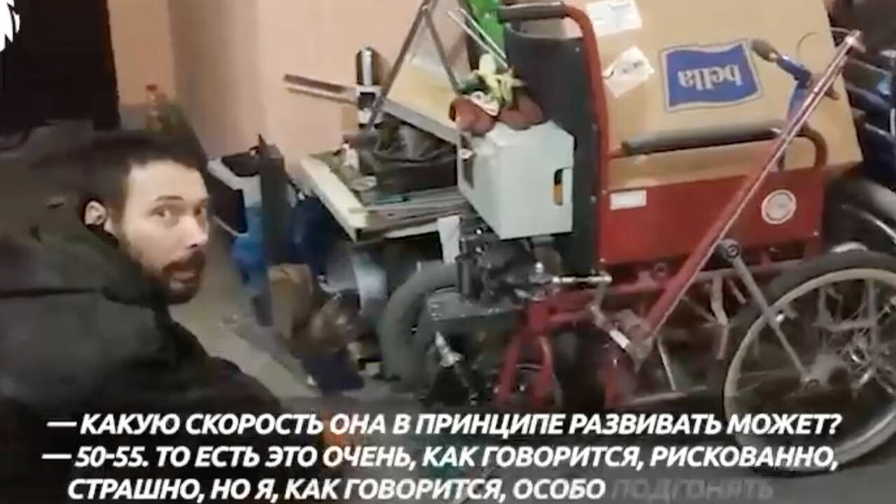 Россиянин в Красноярске переделал обычное инвалидное кресло в скоростную коляску