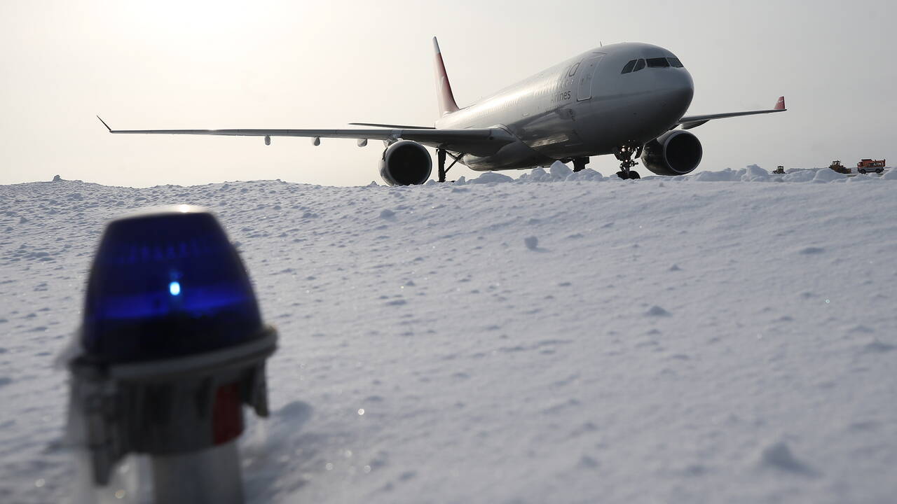 Стали известны подробности экстренной посадки самолета в Москве