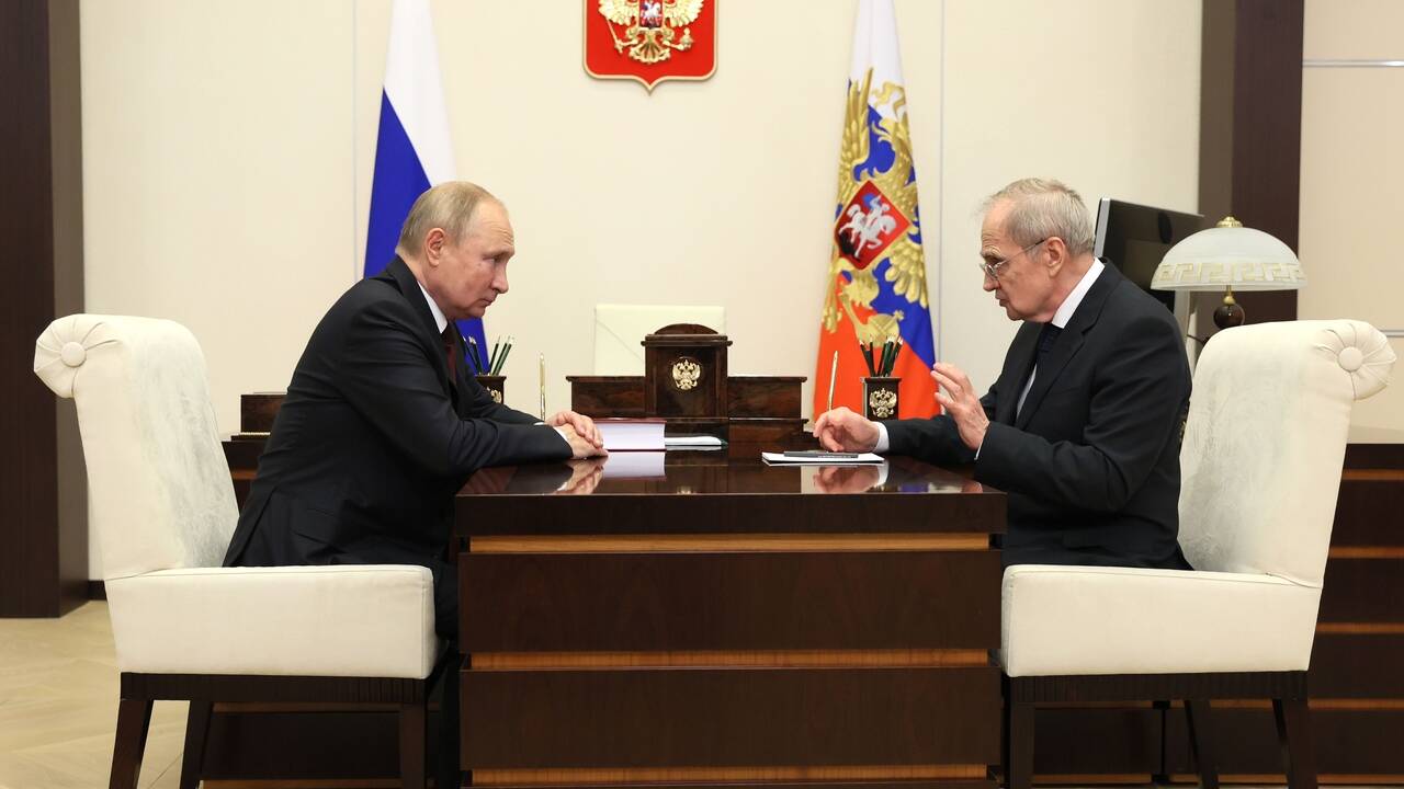 Глава КС рассказал Путину о нарушениях прав человека в России