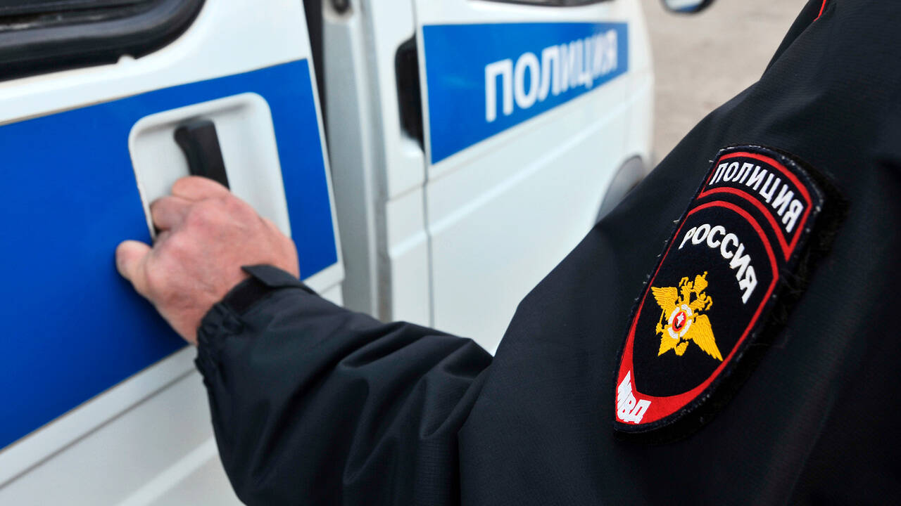 Укравшая 23 миллиона рублей кассир из Ачинска сдалась полиции по просьбе матери