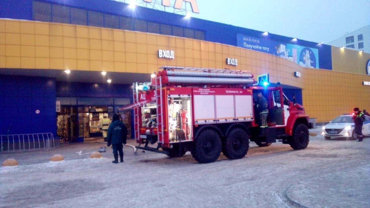 Очевидцы рассказали о бездействии работников при пожаре в «Ленте» в Томске