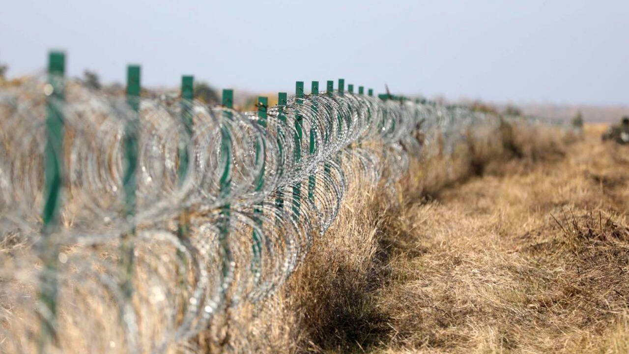 Украина построила 100-километровый забор на границе с Россией