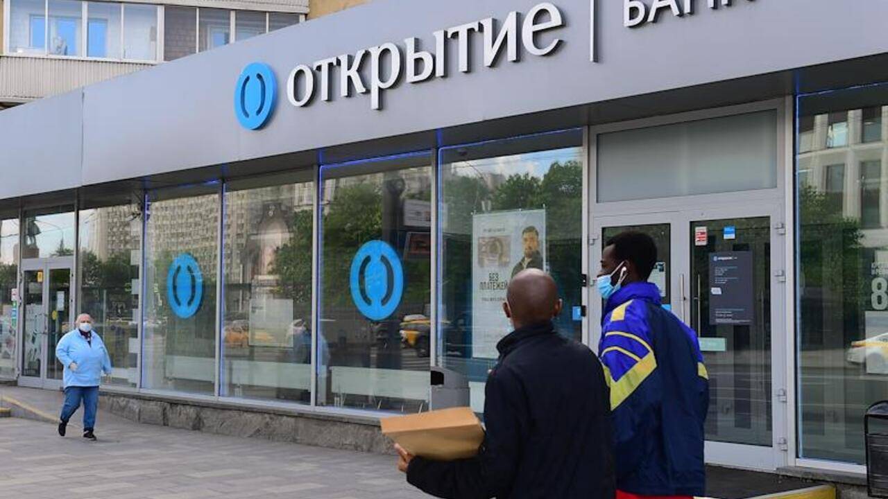 Иностранцы задумали купить один из крупнейших банков России