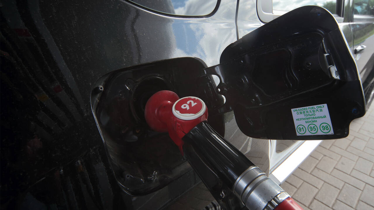 Нефтяники получат из бюджета сотни миллиардов рублей за дешевый бензин