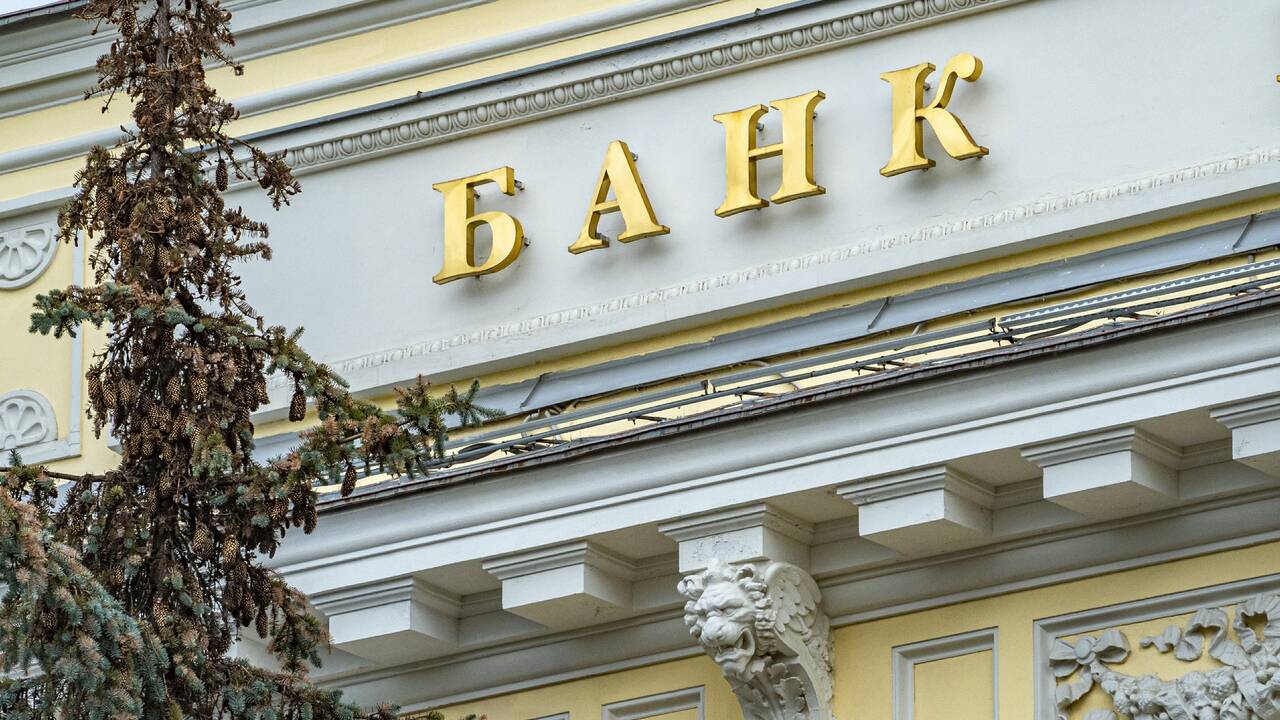 Центробанк получил право ограничивать выдачу кредитов россиянам