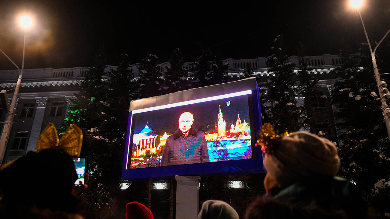 Кремль ответил на слухи о бронежилете на Путине во время новогоднего обращения