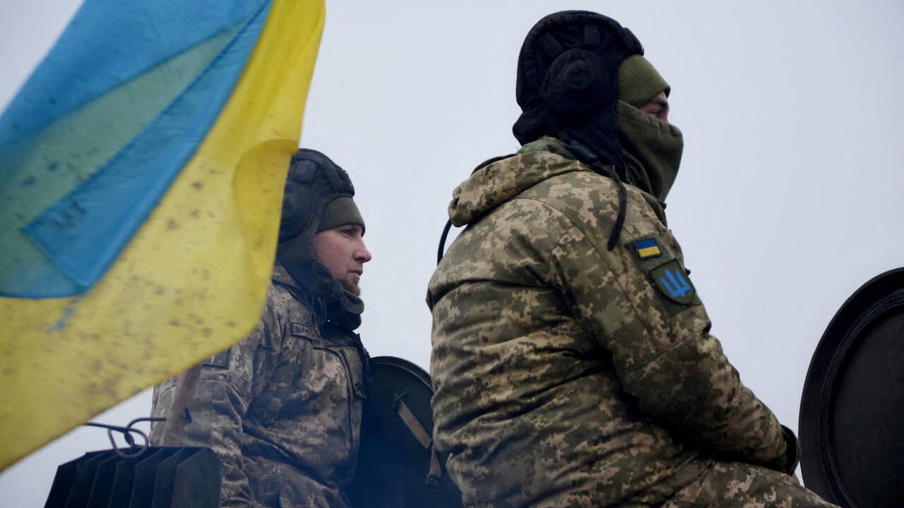 Украина стянула бронетехнику к линии разграничения в Донбассе