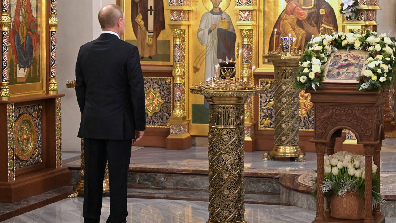 Песков объяснил нахождение Путина в храме в Рождество без других прихожан