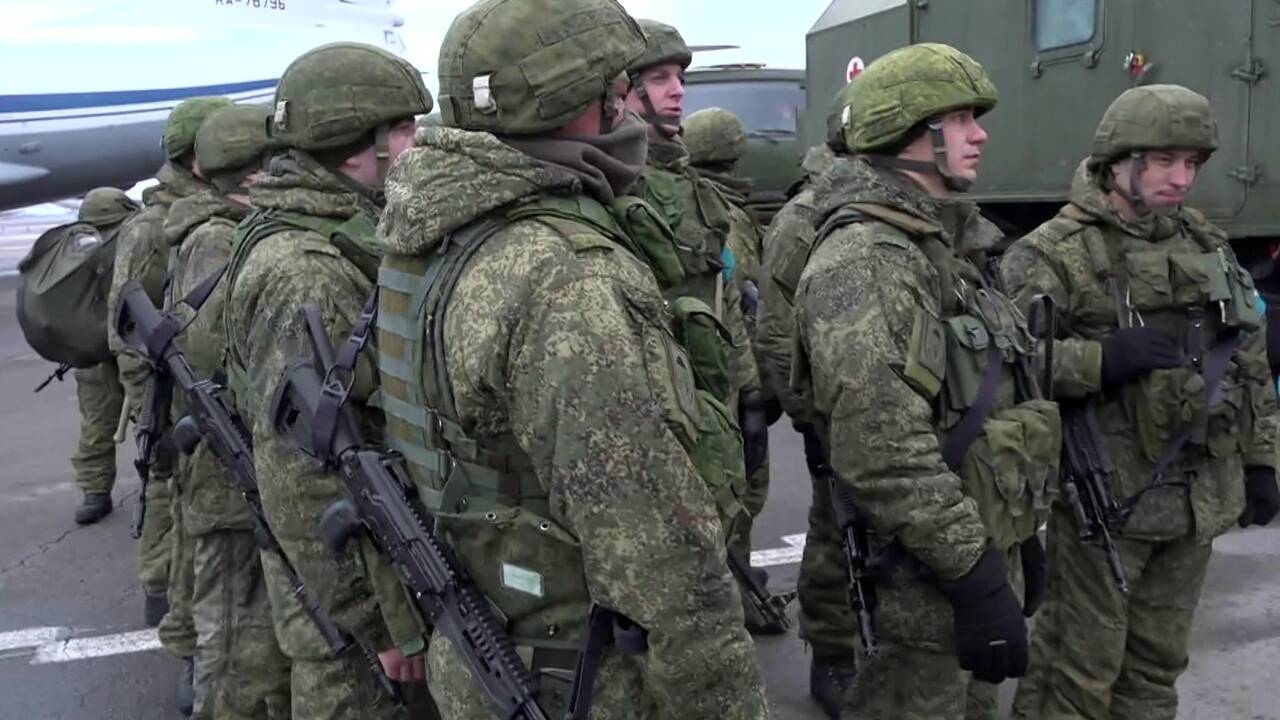 Военные начали усиленное патрулирование всех улиц Алма-Аты с оружием наизготовку