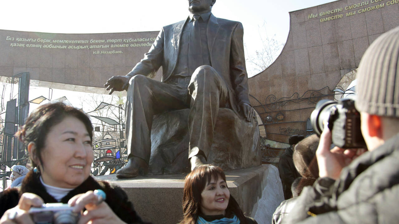 Токаеву предложили снести памятники Назарбаеву и вернуть старое название столице