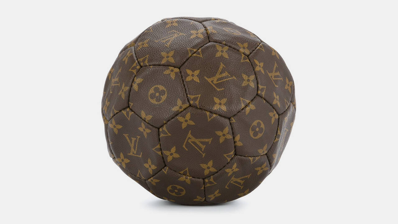 Louis Vuitton представил футбольный мяч за сотни тысяч рублей